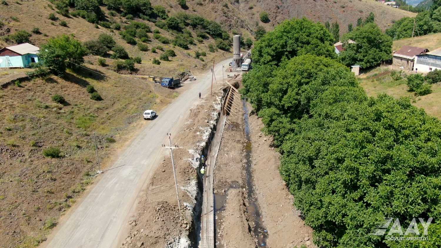 Yardımlı-Deman-Arvana avtomobil yolunda əsaslı bərpa işləri aparılır (FOTO/VİDEO)