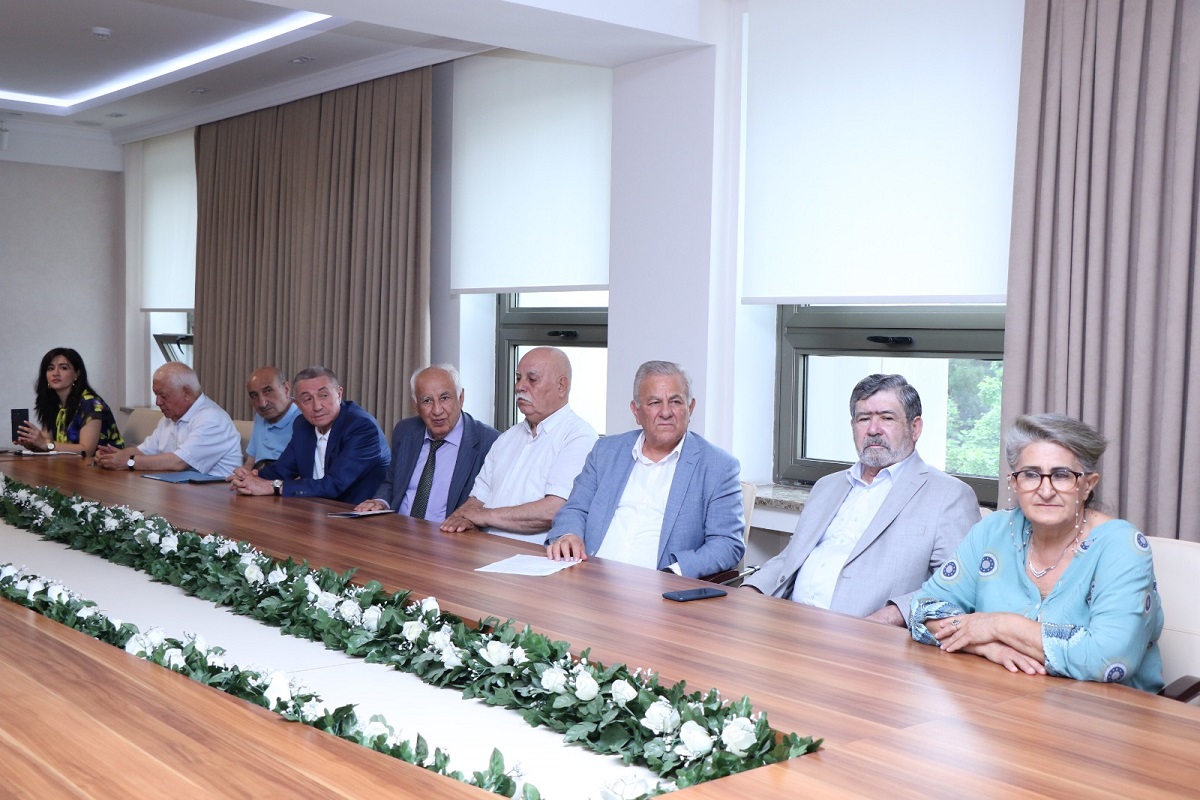 Professor M.Mərdanov elmi nəşirlərə verilən müasir tələblər mövzusunda təcrübəsini AzMİU alimləri ilə bölüşdü (FOTO)