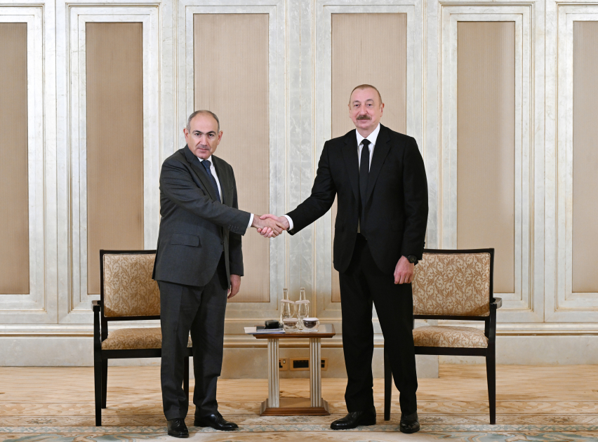 Əbu-Dabidə Prezident İlham Əliyevin Ermənistan Baş naziri Nikol Paşinyanla görüşü başlayıb (FOTO/VİDEO)