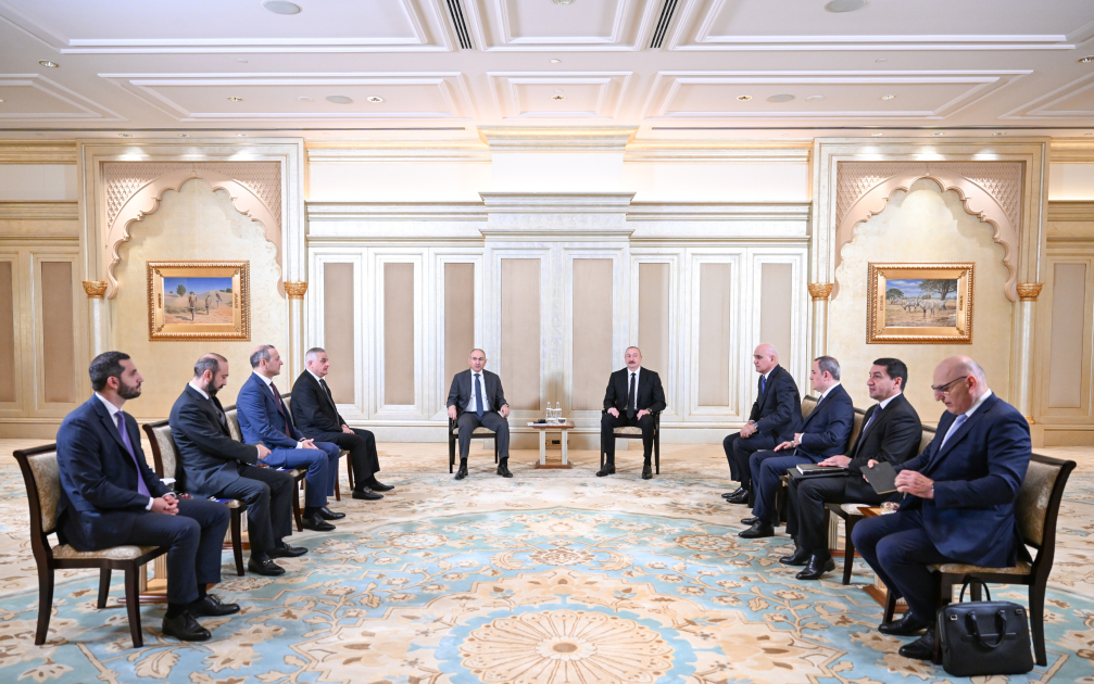 Əbu-Dabidə Prezident İlham Əliyevin Ermənistan Baş naziri Nikol Paşinyanla görüşü başlayıb (FOTO/VİDEO)