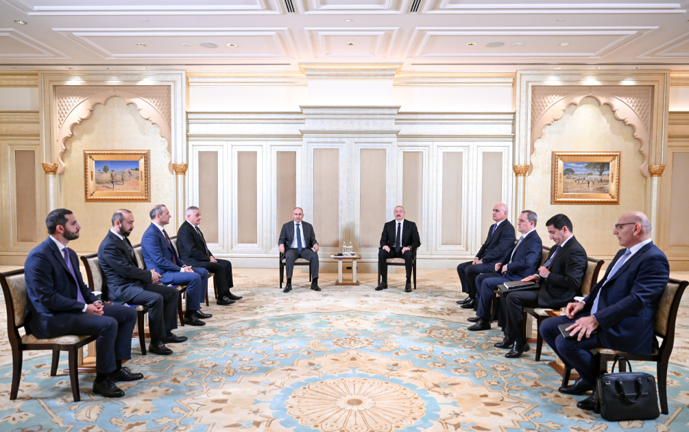 Əbu-Dabidə Prezident İlham Əliyevin Ermənistan Baş naziri Nikol Paşinyanla görüşü başlayıb (FOTO/VİDEO)