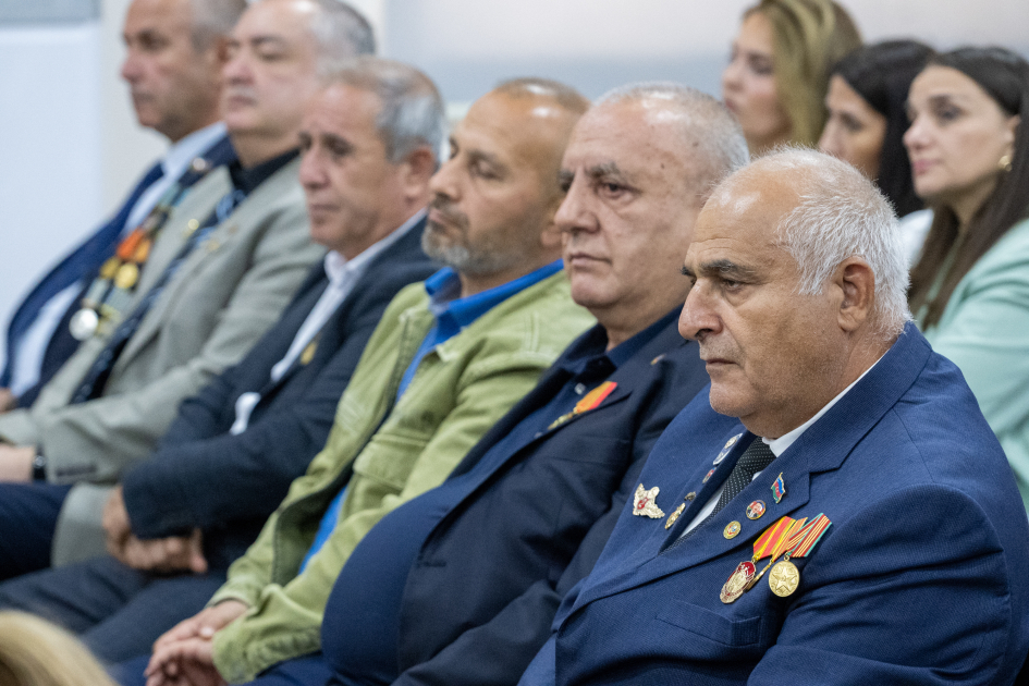 Ermənistan silahlı qüvvələrinin Azərbaycan ərazilərini işğal etməsi zamanı əsirlikdə və girovluqda dəhşətli işgəncələrə məruz qalmış şəxslər məhkəmədə ifadə veriblər (FOTO)
