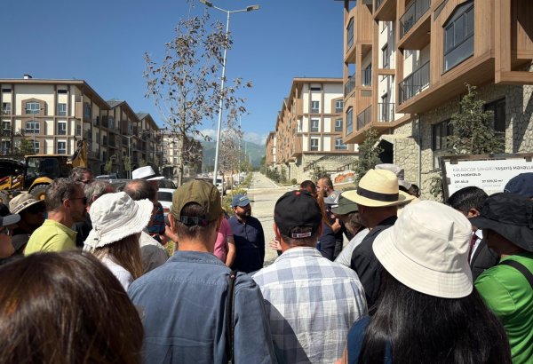 Xarici səyyahlar Kəlbəcərə gəldi (FOTO)
