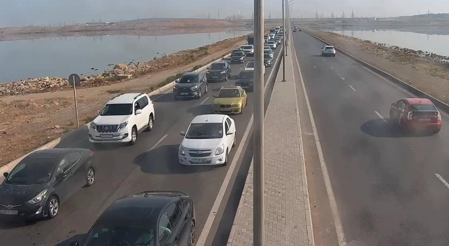 Sürücülərin NƏZƏRİNƏ: Paytaxtın bir sıra yollarında tıxac var - SİYAHI (FOTO)