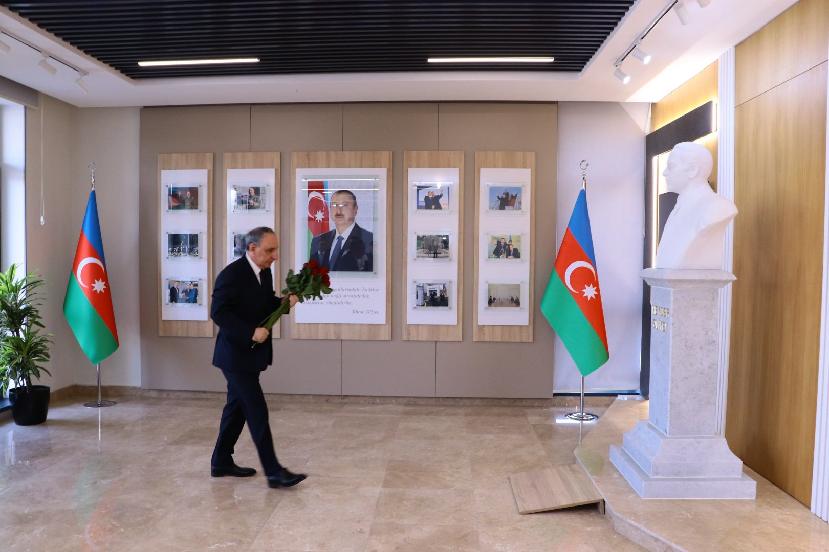 Baş prokuror paytaxtın Nərimanov rayonunda vətəndaşları qəbul edib (FOTO)