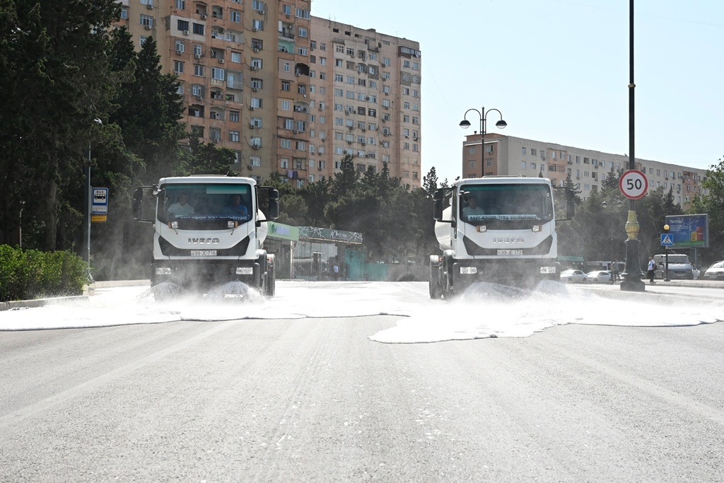 Bu gün Bakının 549 küçəsi yuyulub (FOTO)