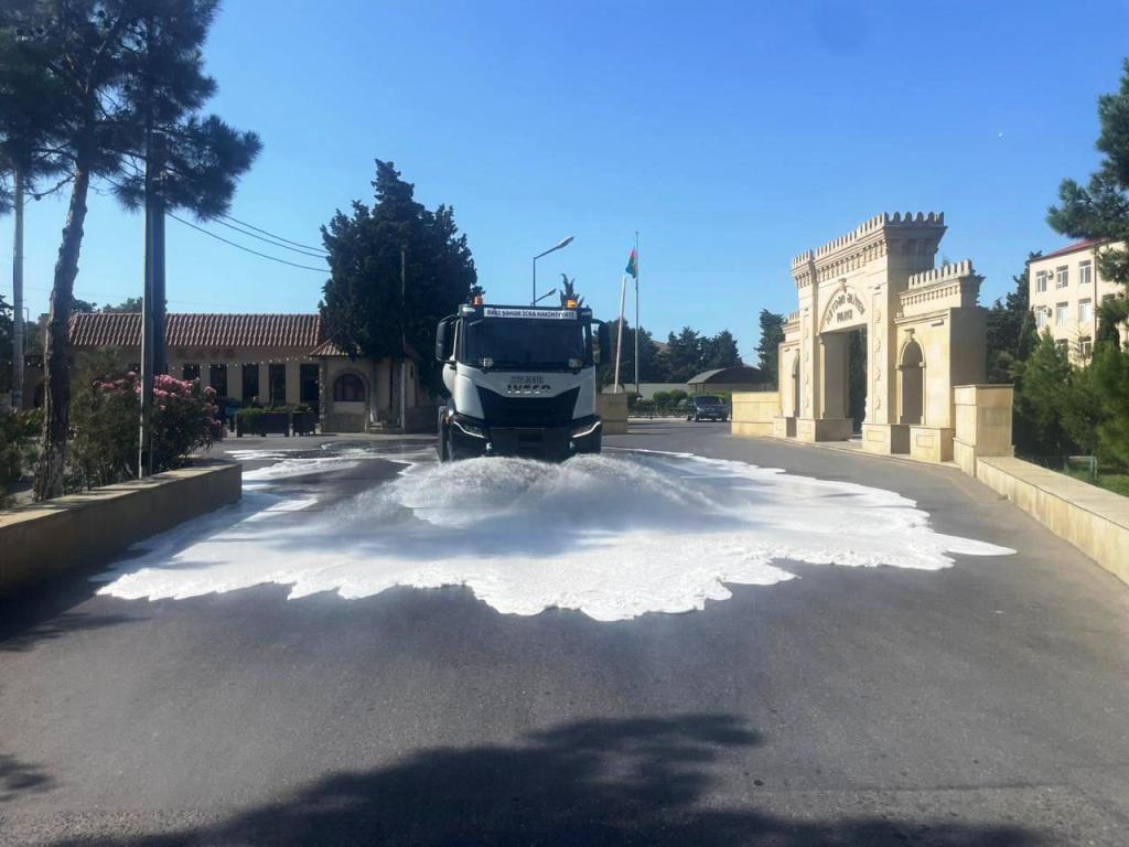 Bu gün Bakının 549 küçəsi yuyulub (FOTO)