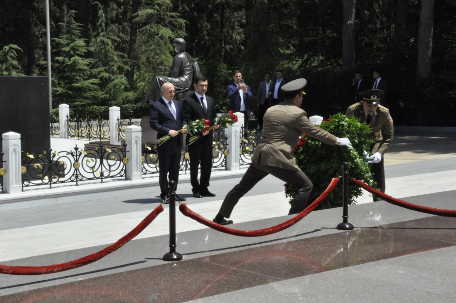 Kəmaləddin Heydərov BMMT-nin yeni Baş katibi ilə Fəxri xiyabanı ziyarət edib (FOTO)