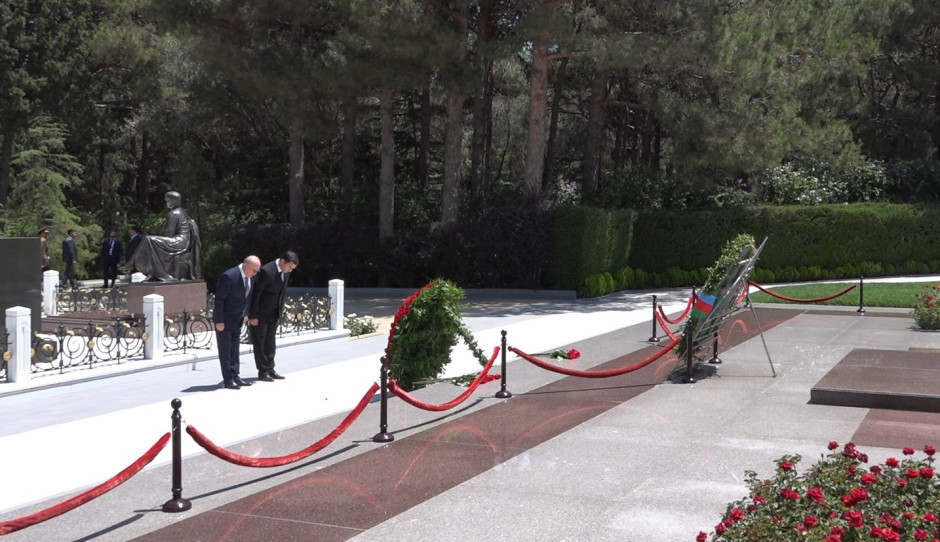 Kəmaləddin Heydərov BMMT-nin yeni Baş katibi ilə Fəxri xiyabanı ziyarət edib (FOTO)