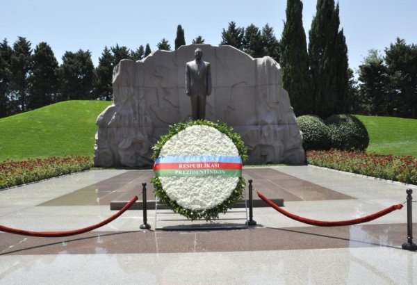 Kəmaləddin Heydərov BMMT-nin yeni Baş katibi ilə Fəxri xiyabanı ziyarət edib (FOTO)