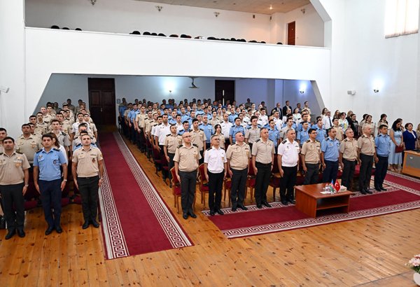 Azərbaycan Ordusunda müxtəlif xarici dillər üzrə təşkil olunmuş kursların buraxılış mərasimi keçirilib (FOTO)