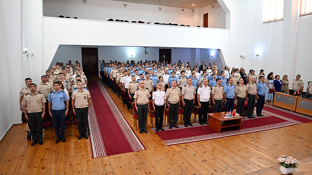 Azərbaycan Ordusunda müxtəlif xarici dillər üzrə təşkil olunmuş kursların buraxılış mərasimi keçirilib (FOTO)