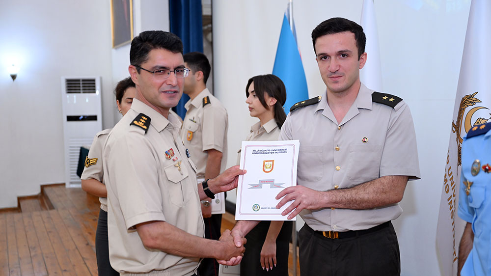 Azərbaycan Ordusunda müxtəlif xarici dillər üzrə təşkil olunmuş kursların buraxılış mərasimi keçirilib (FOTO)