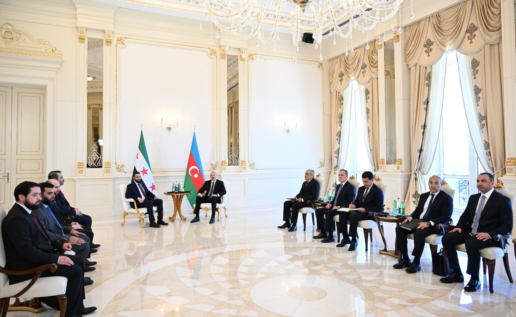 Prezident İlham Əliyevin Suriyanın keçid dövrü Prezidenti ilə görüşü olub (FOTO/VİDEO) (YENİLƏNİB)