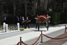 Kəmaləddin Heydərov BMMT-nin yeni Baş katibi ilə Fəxri xiyabanı ziyarət edib (FOTO)