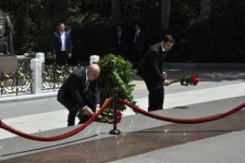 Kəmaləddin Heydərov BMMT-nin yeni Baş katibi ilə Fəxri xiyabanı ziyarət edib (FOTO)