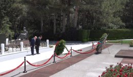 Kəmaləddin Heydərov BMMT-nin yeni Baş katibi ilə Fəxri xiyabanı ziyarət edib (FOTO)