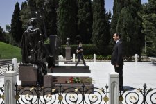 Kəmaləddin Heydərov BMMT-nin yeni Baş katibi ilə Fəxri xiyabanı ziyarət edib (FOTO)