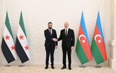Prezident İlham Əliyevin Suriyanın keçid dövrü Prezidenti ilə görüşü olub (FOTO/VİDEO) (YENİLƏNİB)