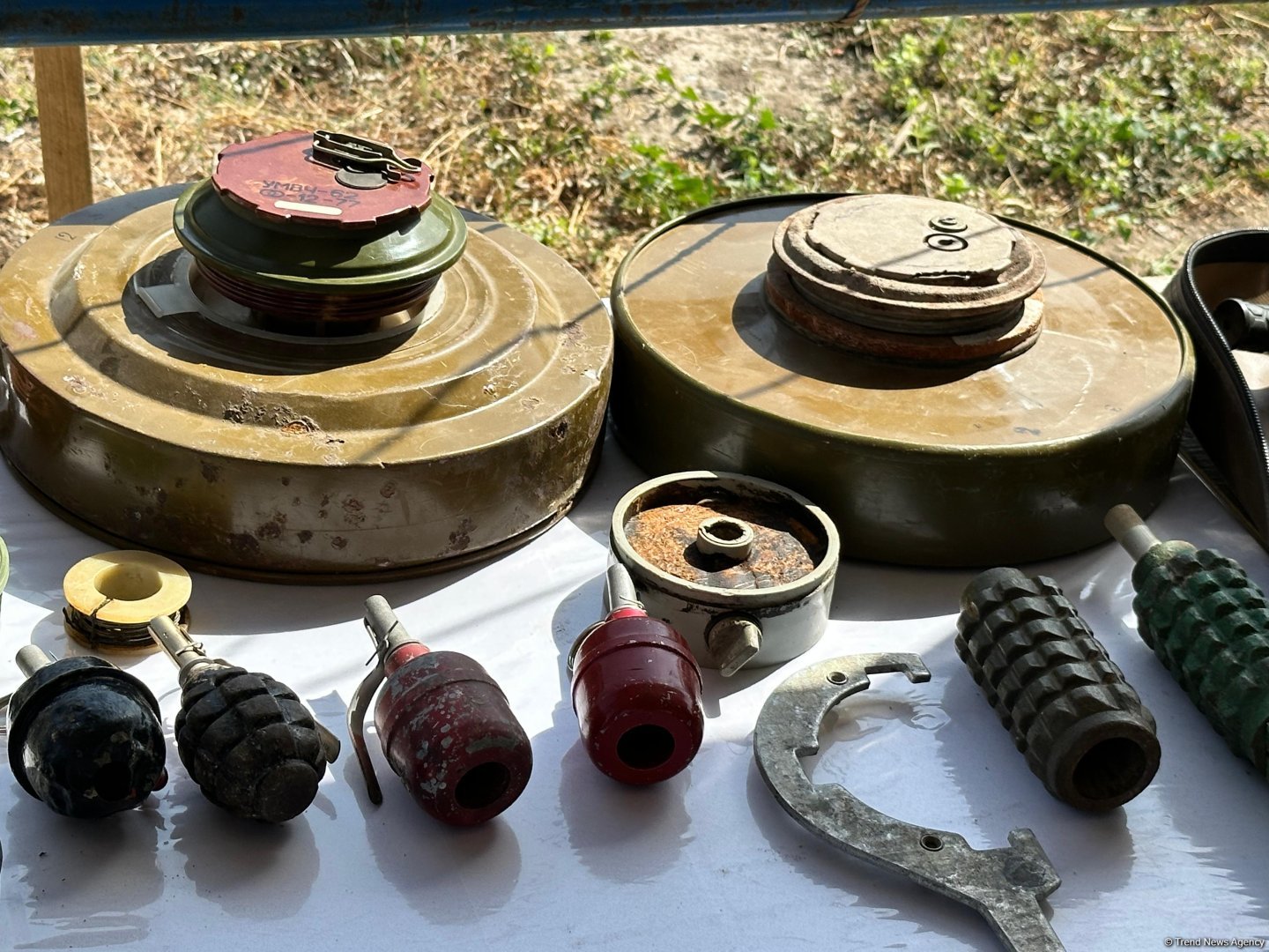 Səyyahlar Cəbrayıl rayonunun Mehdili kəndində minatəmizləmə prosesi ilə tanış olublar (FOTO)