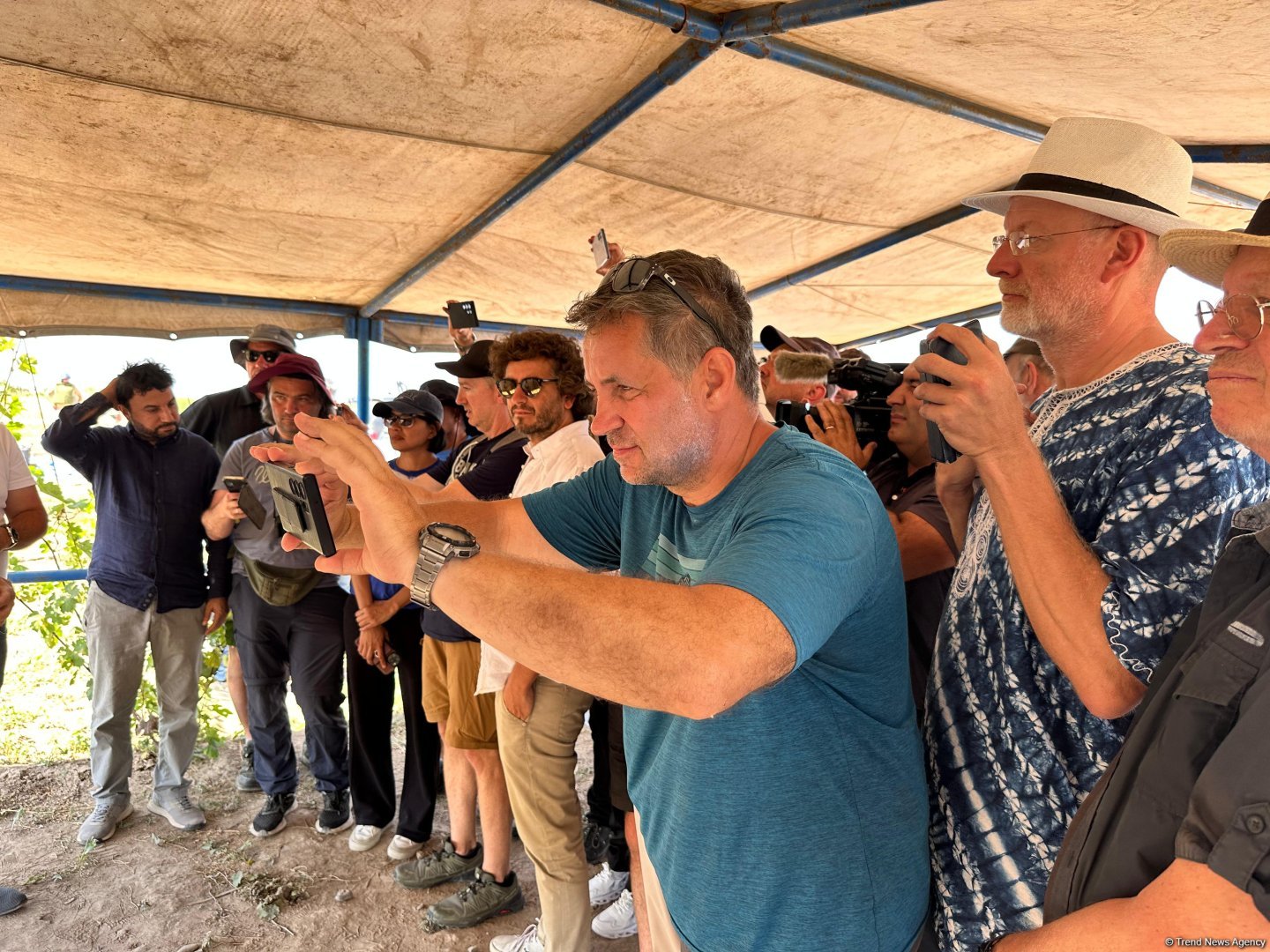 Səyyahlar Cəbrayıl rayonunun Mehdili kəndində minatəmizləmə prosesi ilə tanış olublar (FOTO)