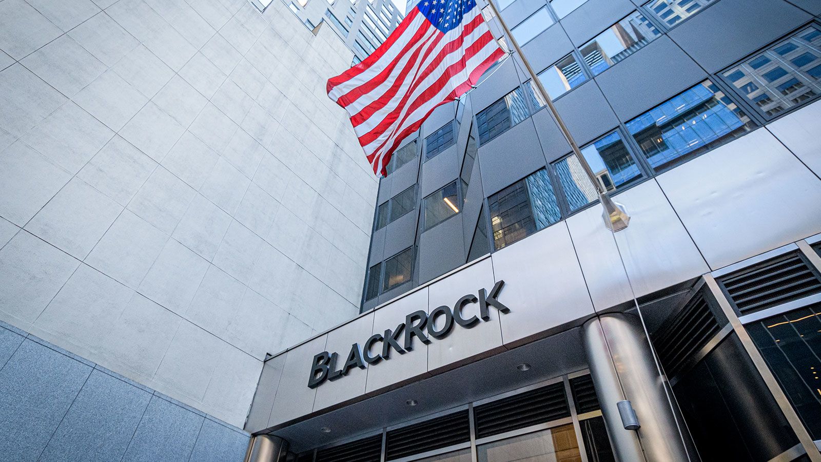 "BlackRock" Ukraynanın bərpası fonduna investisiyadan imtina edib