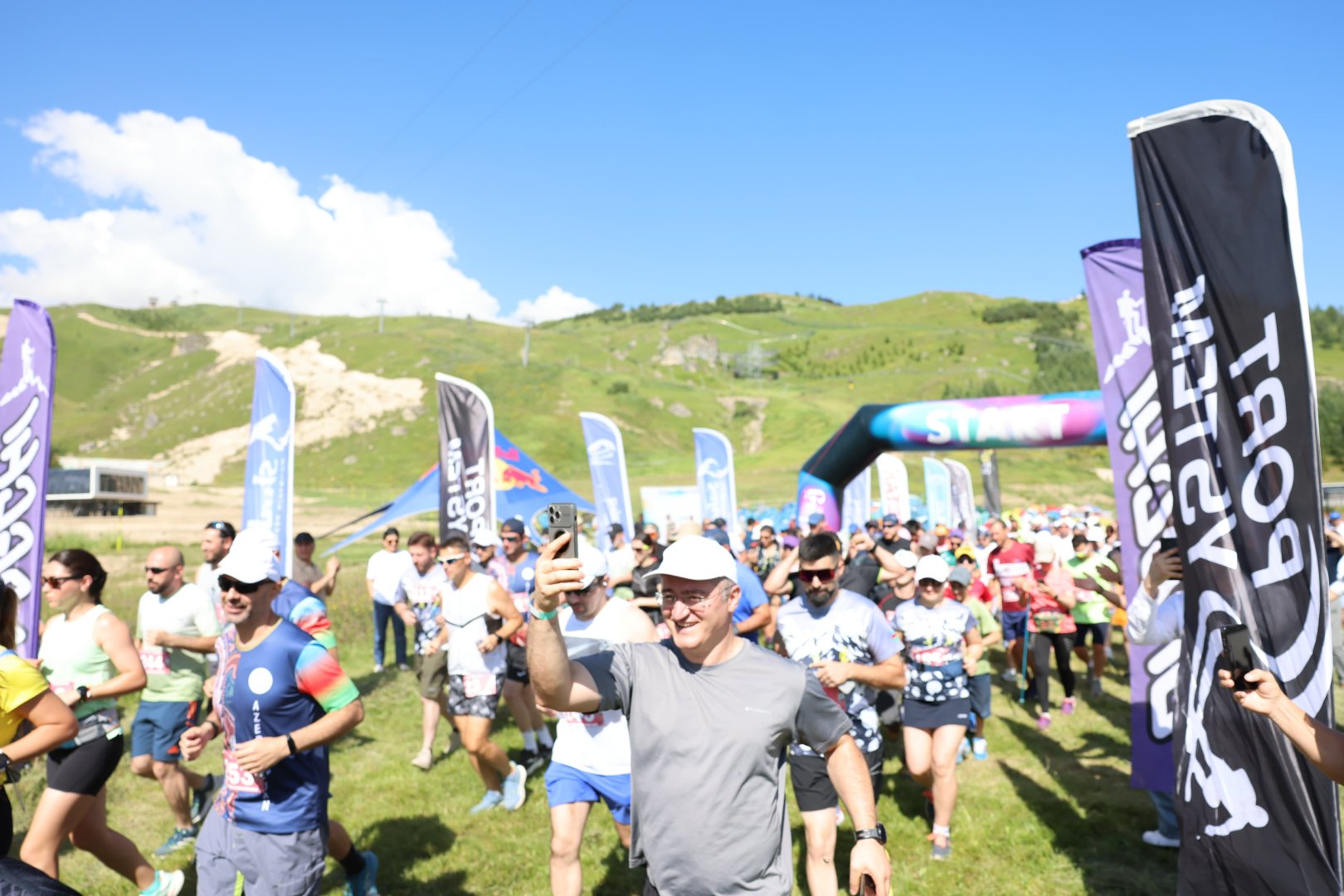 600-ə yaxın həvəskar atlet “Shahdag Running Fest” qaçış yarışında qələbə üçün mübarizə aparıb (FOTO)