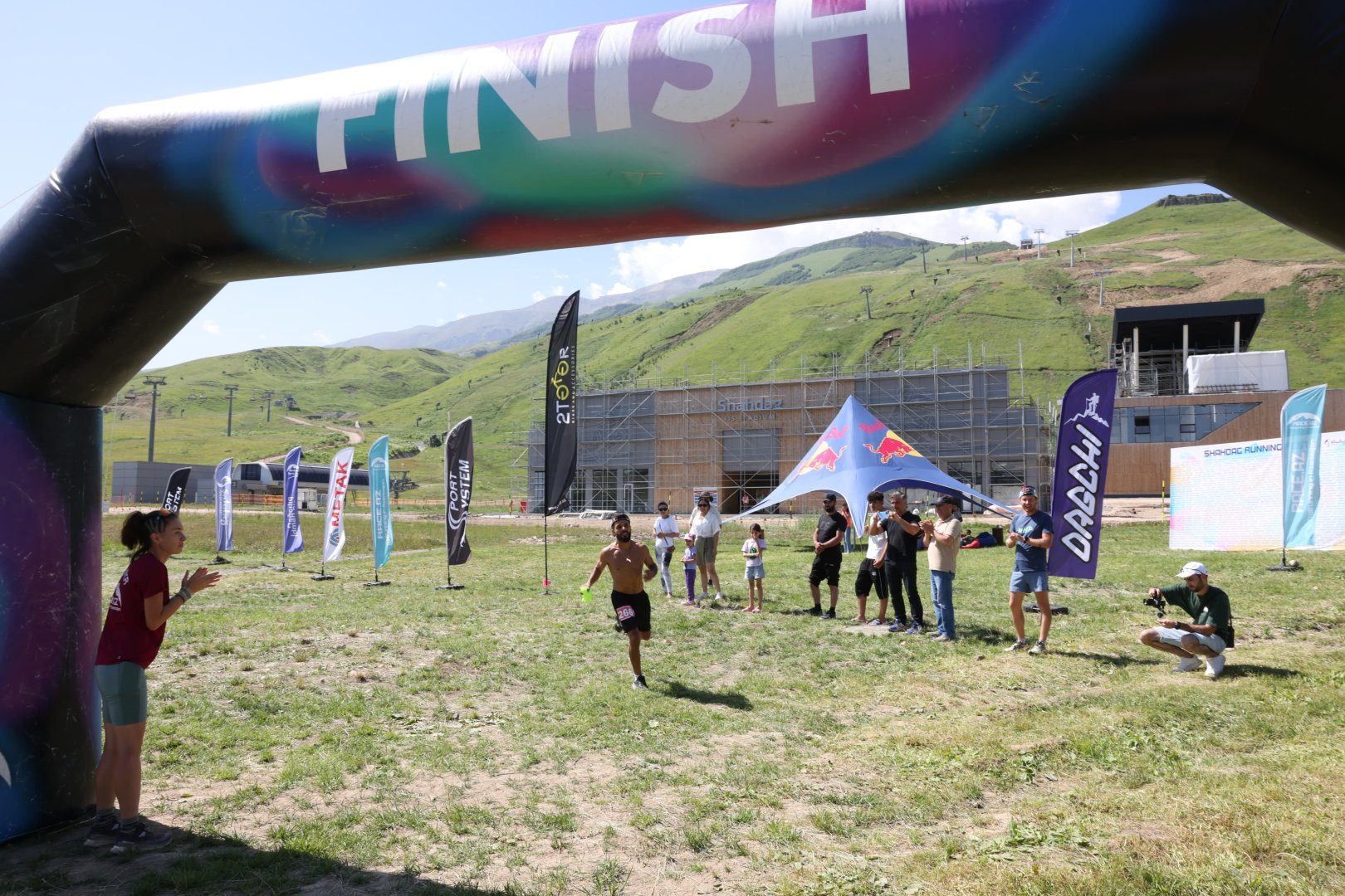 600-ə yaxın həvəskar atlet “Shahdag Running Fest” qaçış yarışında qələbə üçün mübarizə aparıb (FOTO)