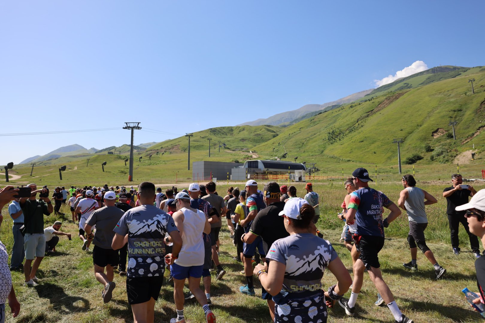 600-ə yaxın həvəskar atlet “Shahdag Running Fest” qaçış yarışında qələbə üçün mübarizə aparıb (FOTO)
