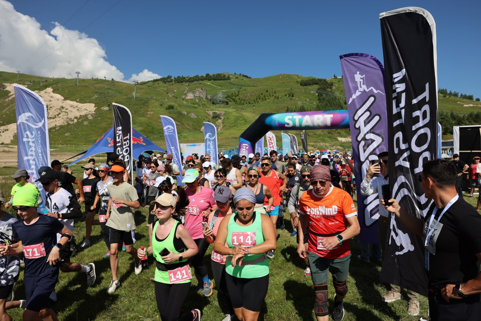 600-ə yaxın həvəskar atlet “Shahdag Running Fest” qaçış yarışında qələbə üçün mübarizə aparıb (FOTO)