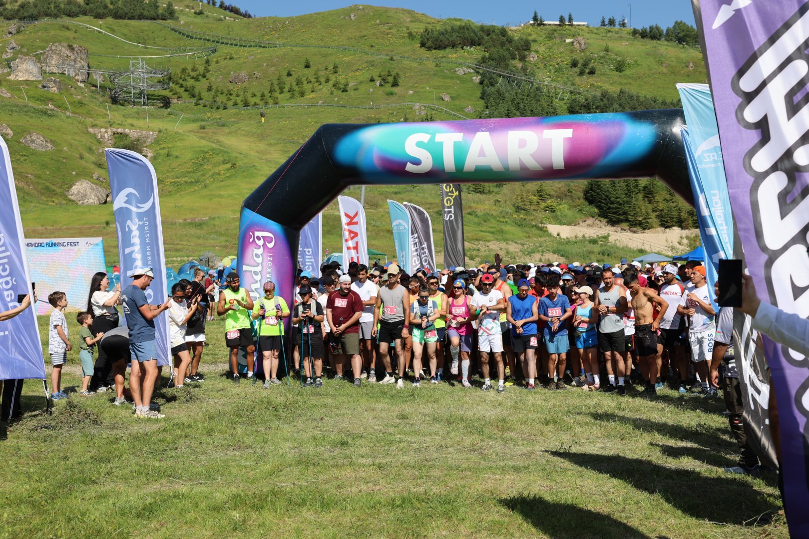 600-ə yaxın həvəskar atlet “Shahdag Running Fest” qaçış yarışında qələbə üçün mübarizə aparıb (FOTO)