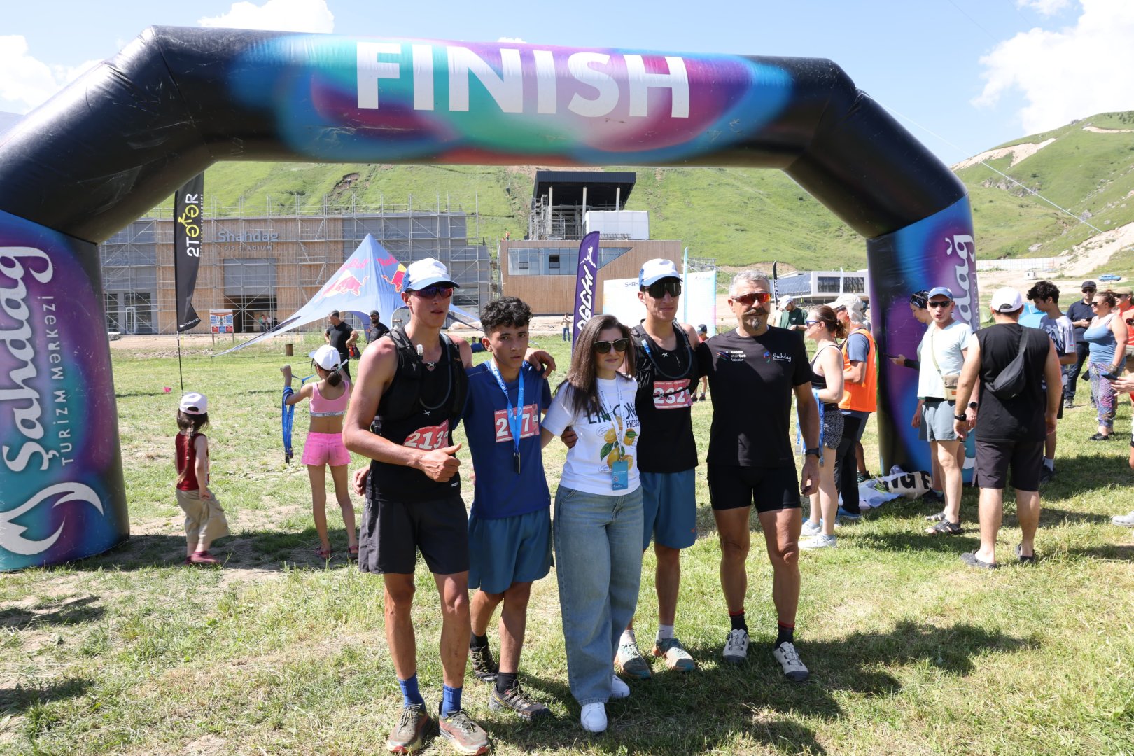 600-ə yaxın həvəskar atlet “Shahdag Running Fest” qaçış yarışında qələbə üçün mübarizə aparıb (FOTO)