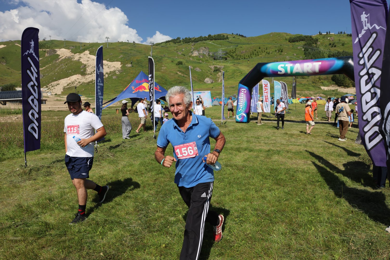 600-ə yaxın həvəskar atlet “Shahdag Running Fest” qaçış yarışında qələbə üçün mübarizə aparıb (FOTO)