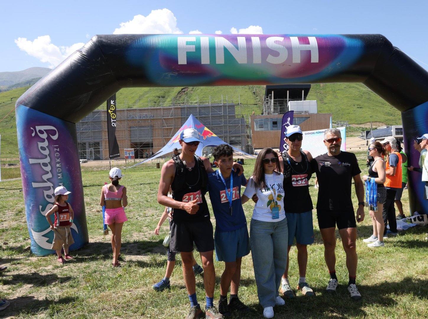 600-ə yaxın həvəskar atlet “Shahdag Running Fest” qaçış yarışında qələbə üçün mübarizə aparıb (FOTO)