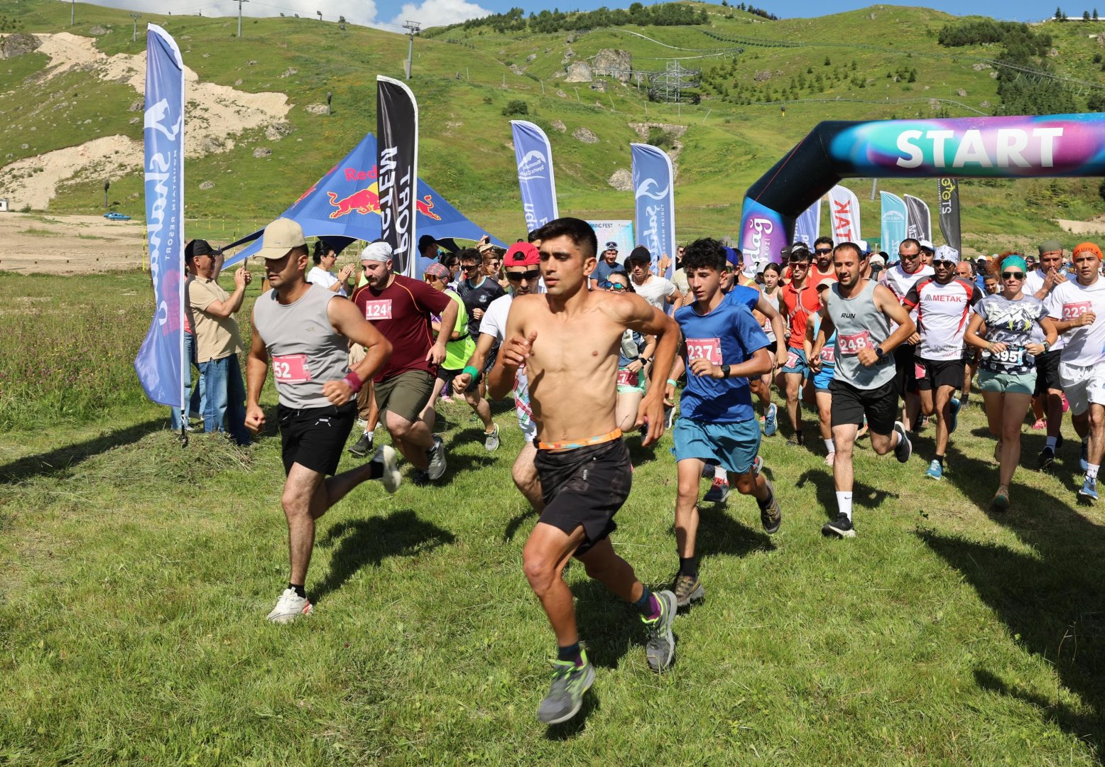 600-ə yaxın həvəskar atlet “Shahdag Running Fest” qaçış yarışında qələbə üçün mübarizə aparıb (FOTO)