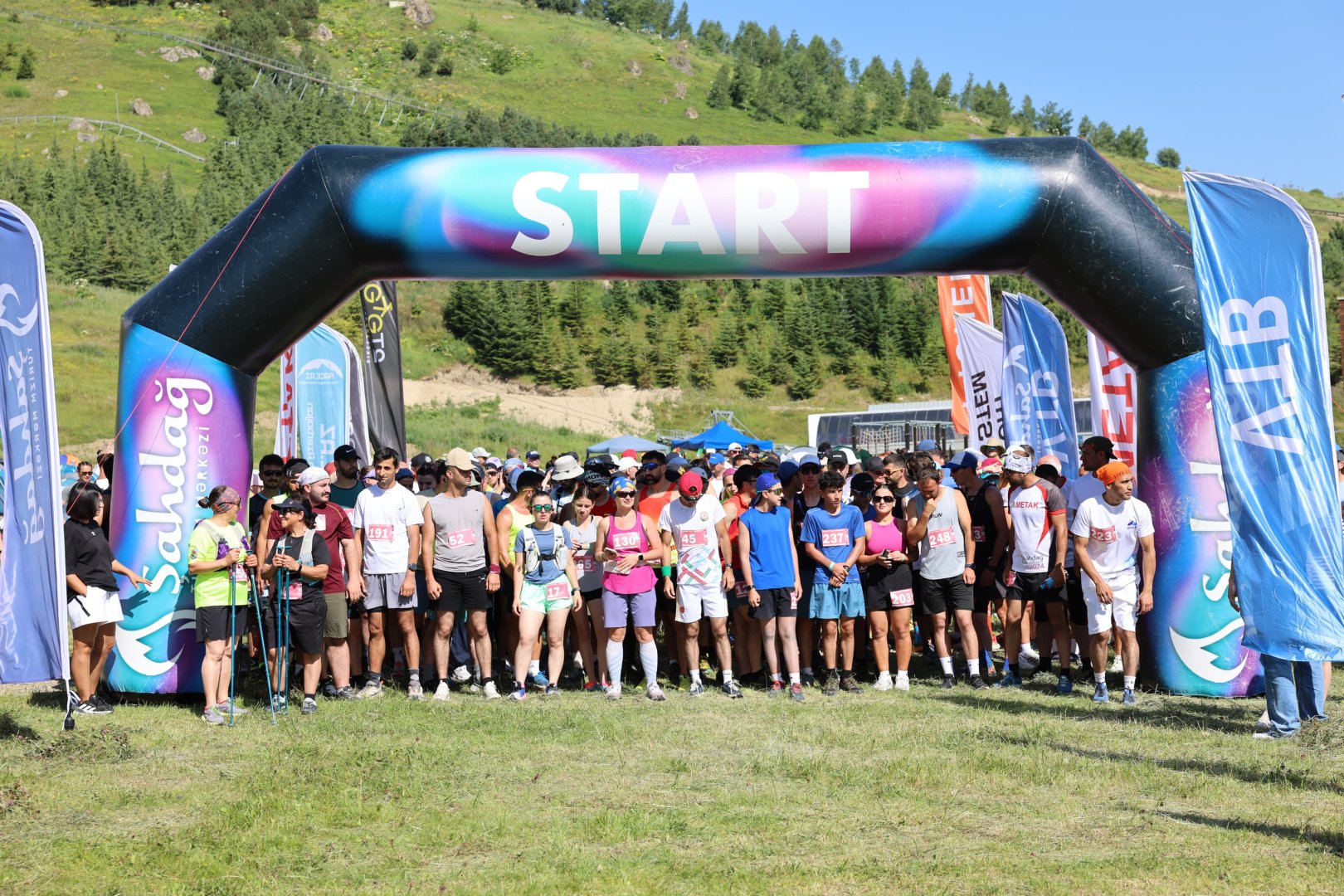 600-ə yaxın həvəskar atlet “Shahdag Running Fest” qaçış yarışında qələbə üçün mübarizə aparıb (FOTO)