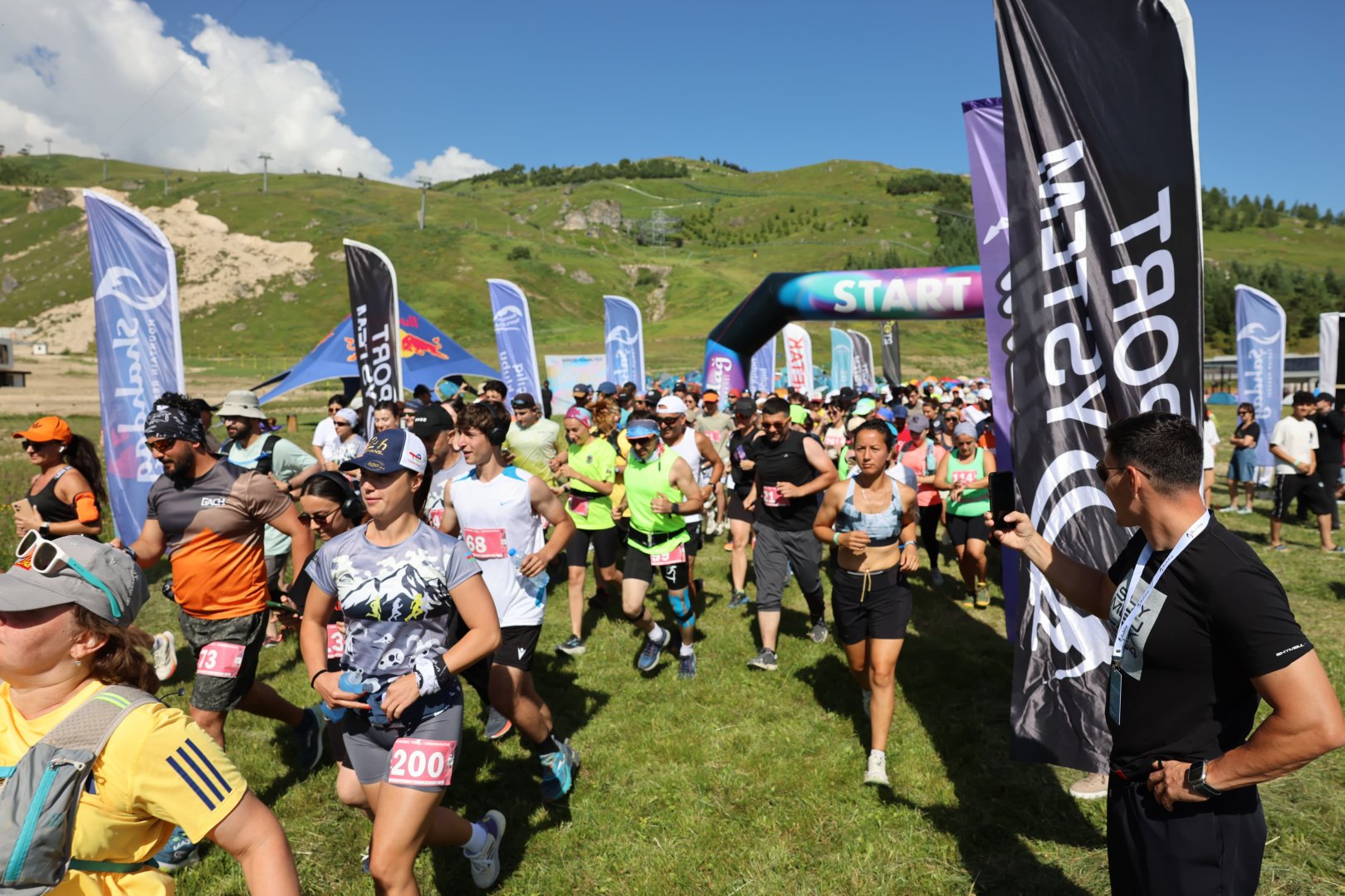 600-ə yaxın həvəskar atlet “Shahdag Running Fest” qaçış yarışında qələbə üçün mübarizə aparıb (FOTO)