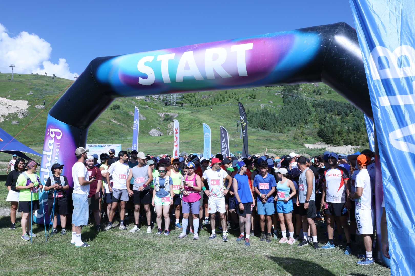 600-ə yaxın həvəskar atlet “Shahdag Running Fest” qaçış yarışında qələbə üçün mübarizə aparıb (FOTO)