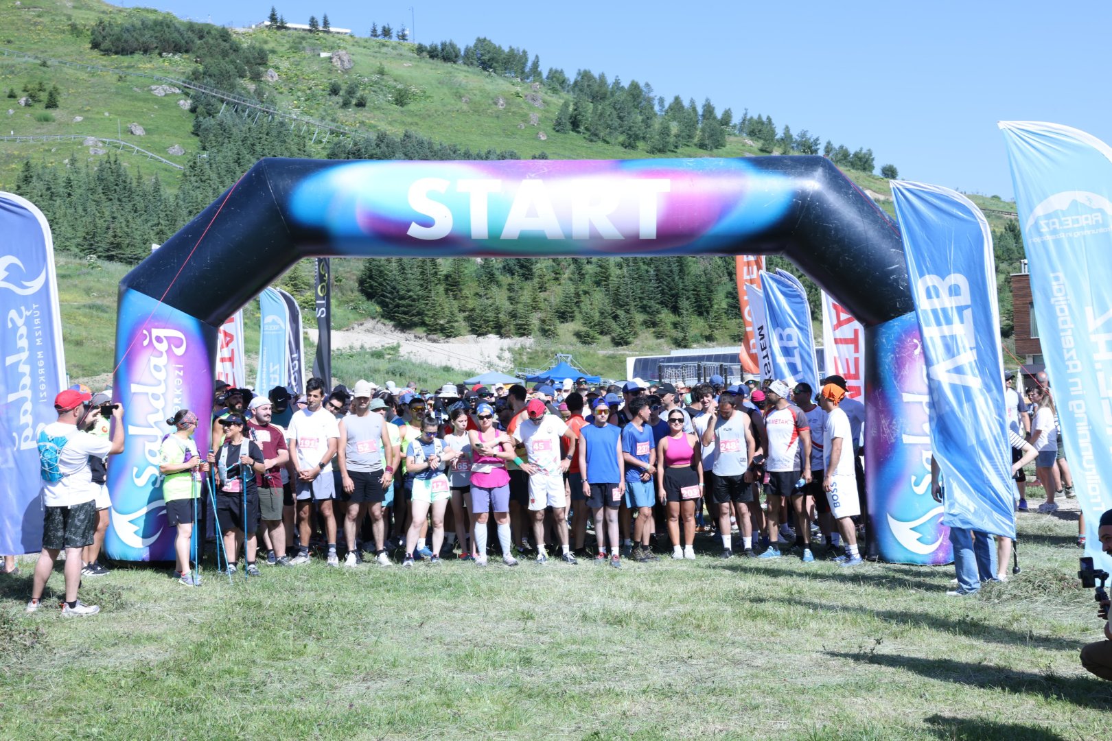 600-ə yaxın həvəskar atlet “Shahdag Running Fest” qaçış yarışında qələbə üçün mübarizə aparıb (FOTO)