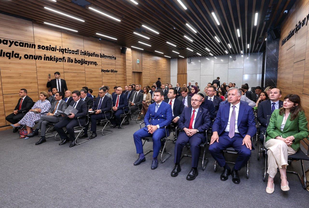 Azərbaycandakı diplomatik korpusun nümayəndələri üçün “KOB-ların yaşıl keçidi üçün Bakı İqlim Koalisiyası üzrə Birgə Bəyannamə”yə dair təqdimat keçirilib (FOTO)