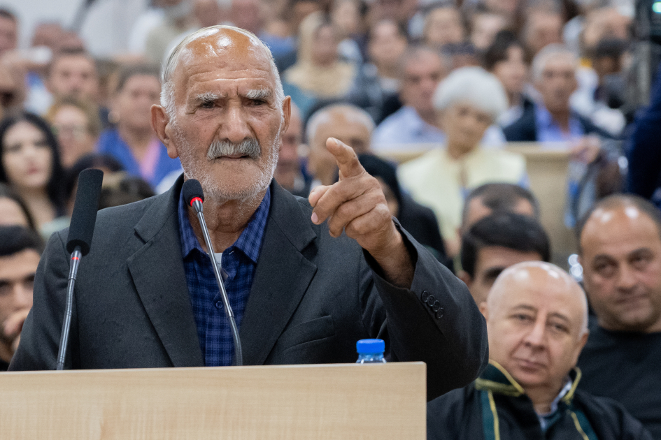 Ermənistan silahlı qüvvələrinin azərbaycanlıları əsir götürərkən işgəncə vermələrini əks etdirən videokadrlar məhkəmədə nümayiş etdirilib (FOTO)