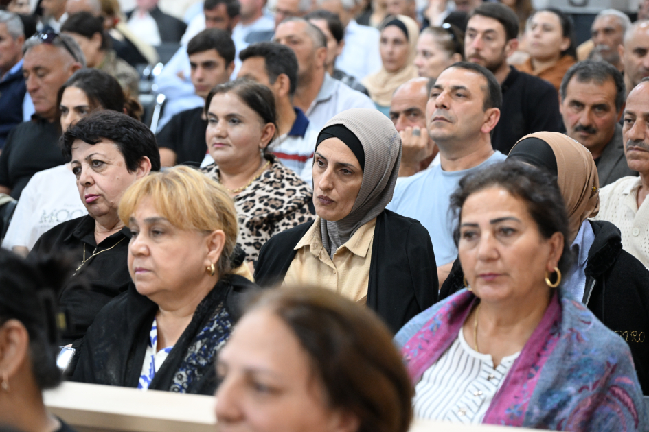 Ermənistan silahlı qüvvələrinin azərbaycanlıları əsir götürərkən işgəncə vermələrini əks etdirən videokadrlar məhkəmədə nümayiş etdirilib (FOTO)