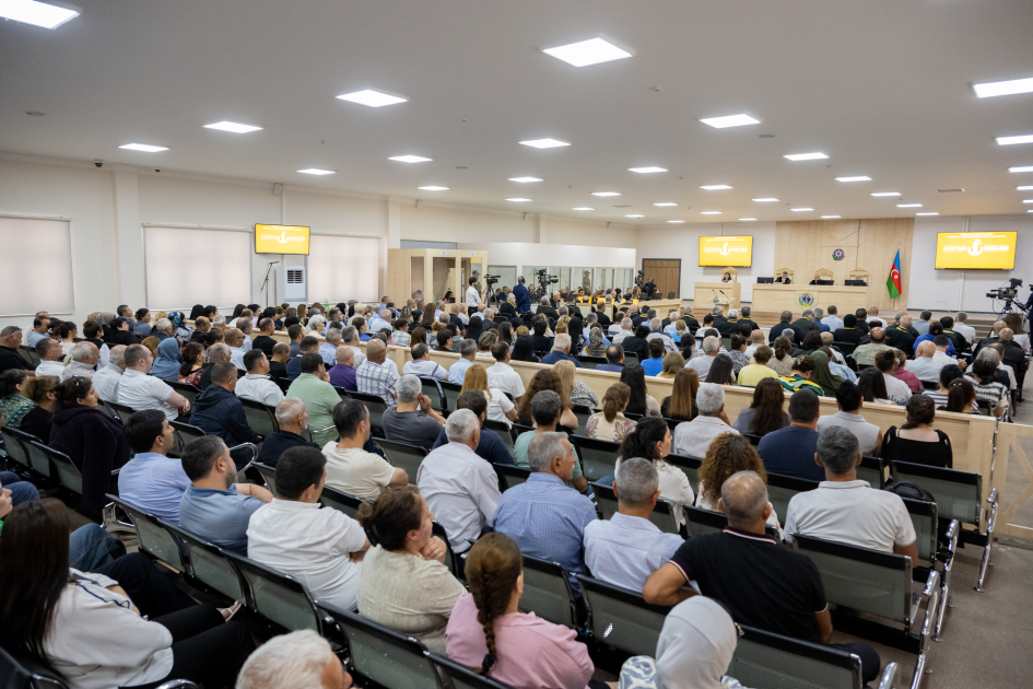 Ermənistan silahlı qüvvələrinin azərbaycanlıları əsir götürərkən işgəncə vermələrini əks etdirən videokadrlar məhkəmədə nümayiş etdirilib (FOTO)