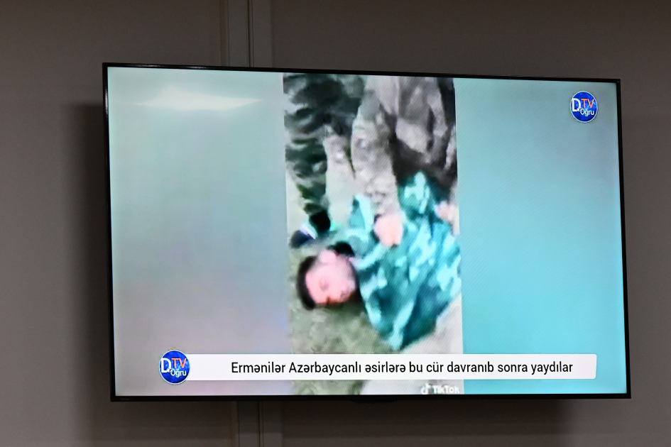 Ermənistan silahlı qüvvələrinin azərbaycanlıları əsir götürərkən işgəncə vermələrini əks etdirən videokadrlar məhkəmədə nümayiş etdirilib (FOTO)