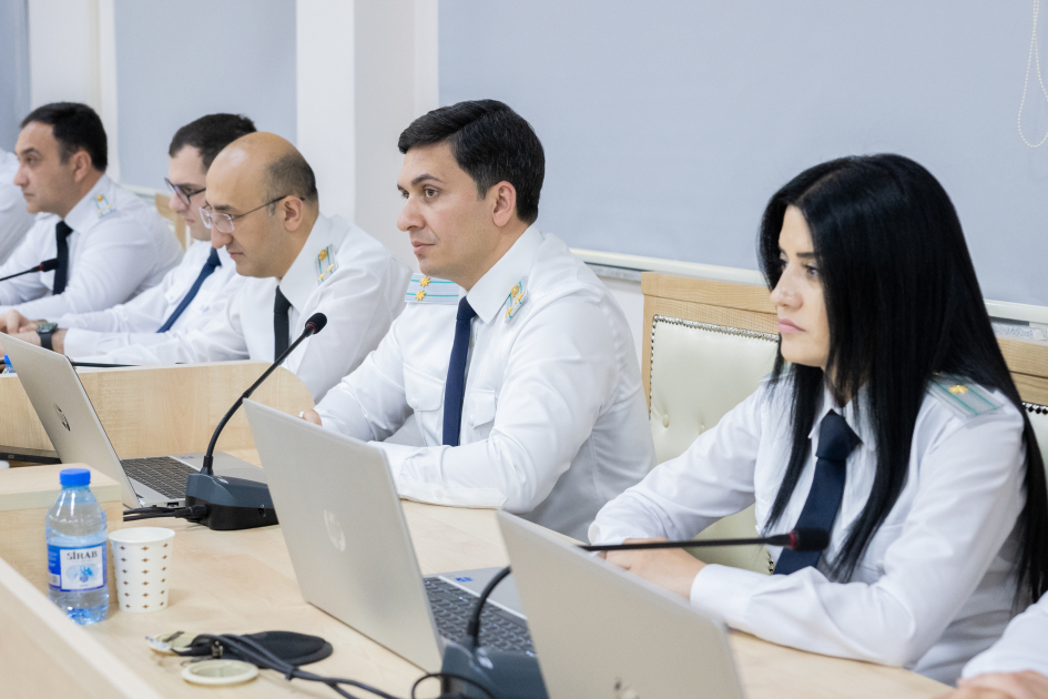 Ermənistan silahlı qüvvələrinin azərbaycanlıları əsir götürərkən işgəncə vermələrini əks etdirən videokadrlar məhkəmədə nümayiş etdirilib (FOTO)