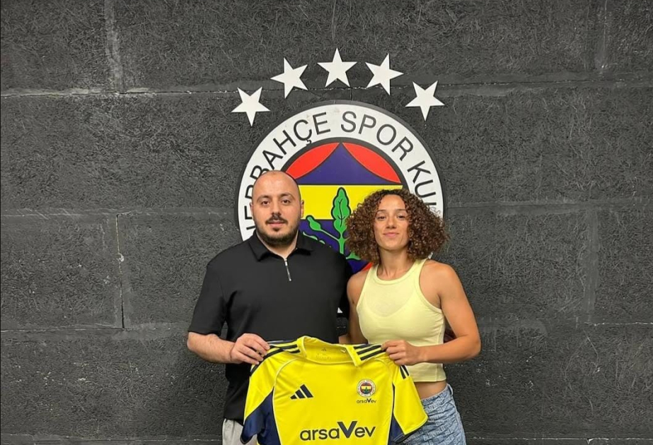 Azərbaycan millisinin futbolçusu "Fənərbağça"ya transfer olundu