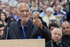 Ermənistan silahlı qüvvələrinin azərbaycanlıları əsir götürərkən işgəncə vermələrini əks etdirən videokadrlar məhkəmədə nümayiş etdirilib (FOTO)