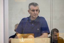 Ermənistan silahlı qüvvələrinin azərbaycanlıları əsir götürərkən işgəncə vermələrini əks etdirən videokadrlar məhkəmədə nümayiş etdirilib (FOTO)