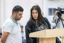 Ermənistan silahlı qüvvələrinin azərbaycanlıları əsir götürərkən işgəncə vermələrini əks etdirən videokadrlar məhkəmədə nümayiş etdirilib (FOTO)