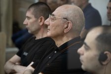 Ermənistan silahlı qüvvələrinin azərbaycanlıları əsir götürərkən işgəncə vermələrini əks etdirən videokadrlar məhkəmədə nümayiş etdirilib (FOTO)